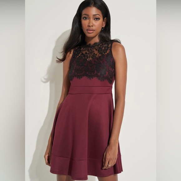 Maroon Dress w. Black Lace Neckline - Picture 9 of 9